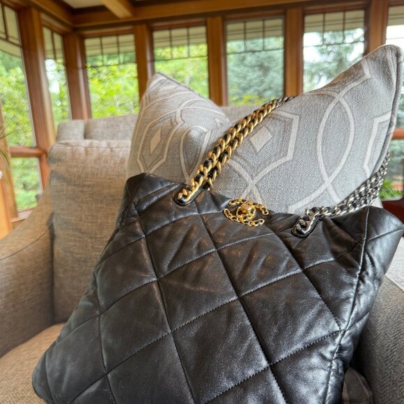 Chanel 19 shopping bag black quilted lambskin leather tote - Picture 16 of 16